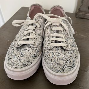 Vans Women’s Camden Paisley / Size 8-1/2 / Excellent Pre-Owned Condition